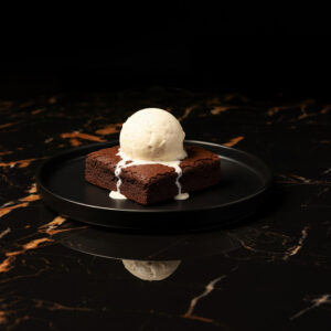 Zuckerfreie Schoko Brownies mit Eis